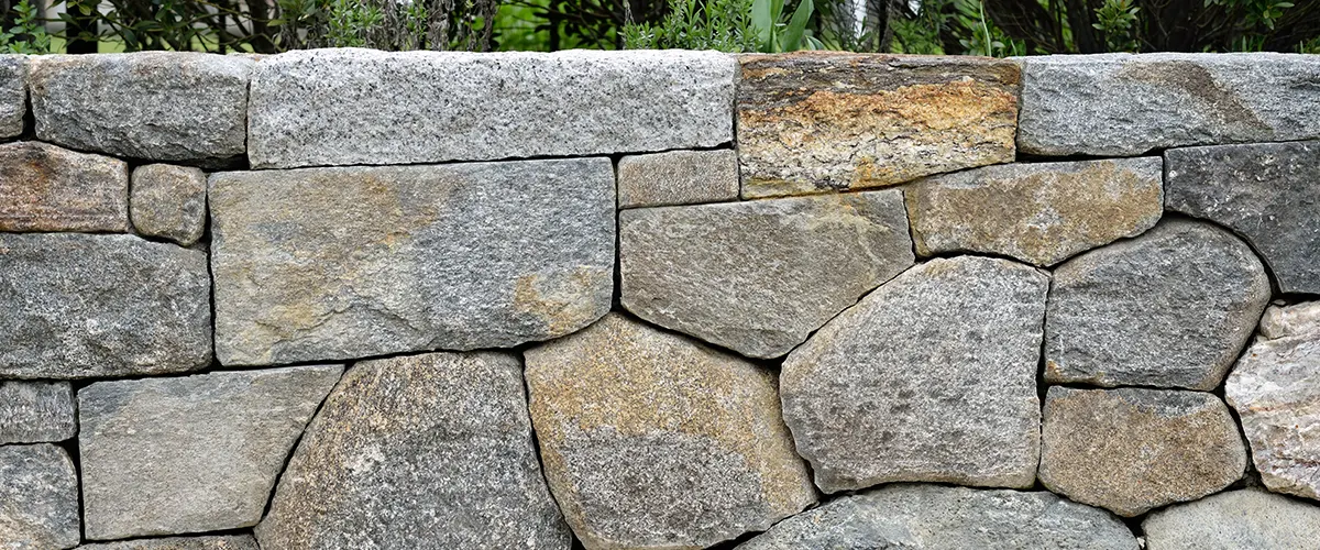 A stone wall with rocks that perfectly fill all the gaps